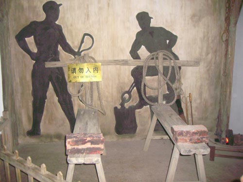 坐老虎凳、灌辣椒水只是中共酷刑中最常见的手段（网络图片）