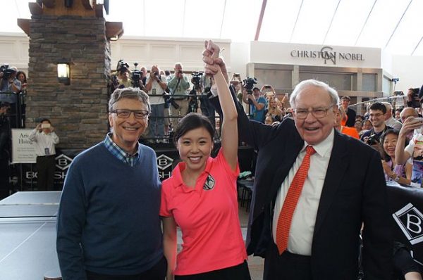Warren Buffett and Bill Gates 2015年在Berkshirie （圖片：Michael Hsing/wikimedia）