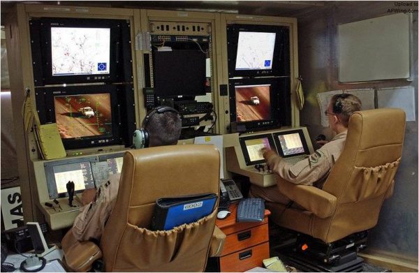 「灰鷹」無人機操作控制臺內部照片（網路圖片）