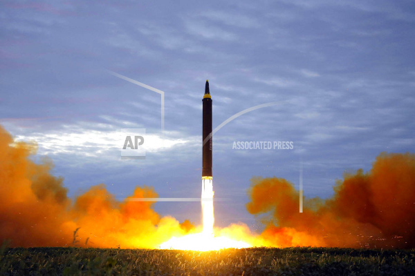 朝鲜试射导弹（美联社图片）。