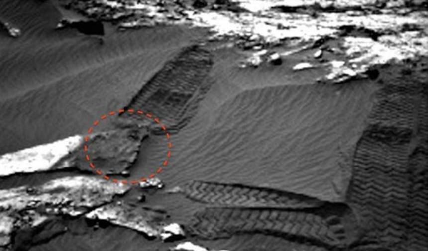 火星驚現“打坐者” ？NASA還拍到火星疑似外星人雕塑的人面像
