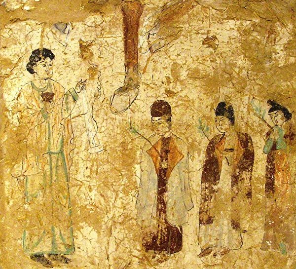 新疆柏孜克里克洞窟壁畫描繪景教派神職人員列隊前進（Gryffindor／維基百科）