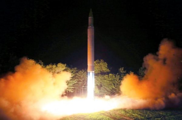 朝鲜金正恩威胁导弹攻击美国关岛