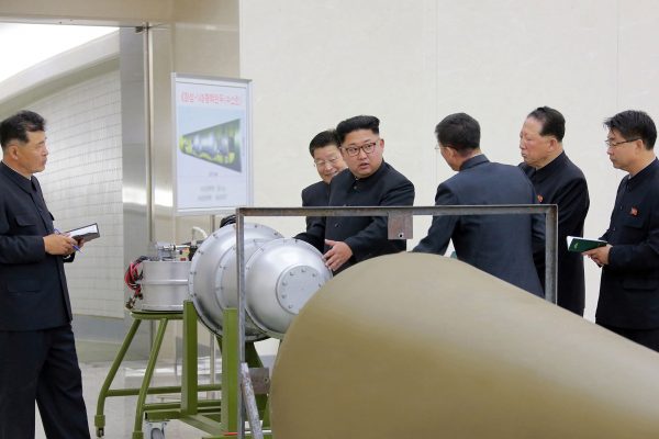 朝鮮最高領袖金正恩視察核武研發中心（圖源：AP）