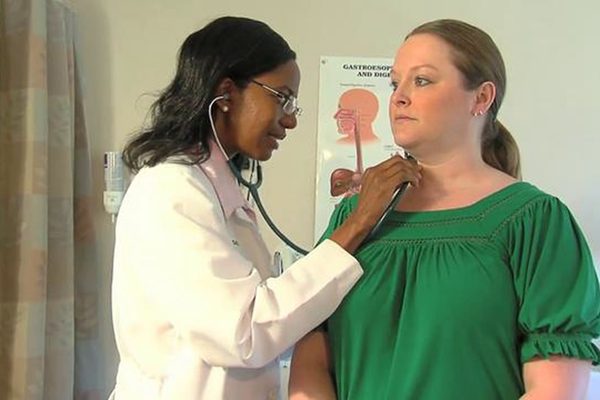 甲狀腺檢查（圖片來源：Vimeo）