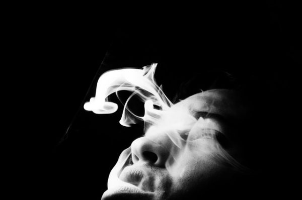 烟（图片来源：Pixabay）