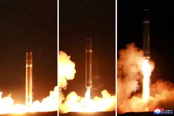 朝鮮發射首枚「火星-15」洲際彈道導彈。（AP）