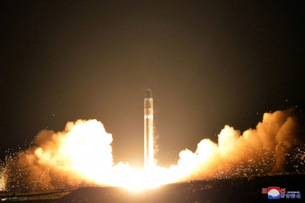 朝鲜去年11月29日试射洲际弹道导弹画面（AP）