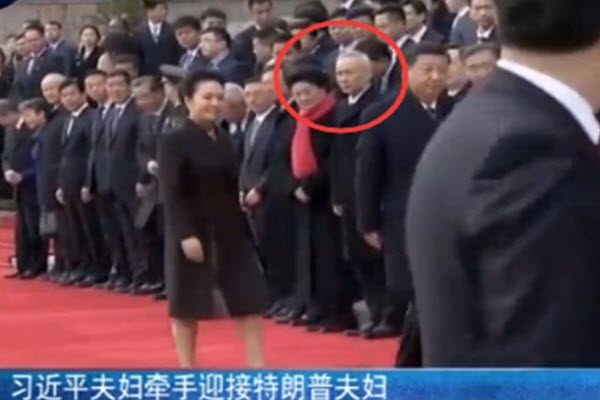 中财办主任、中共政治局委员刘鹤现身川普的欢迎仪式 视频截图