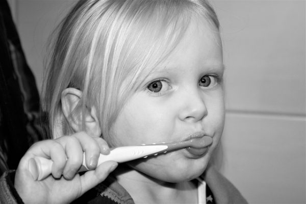 刷牙（图片来源：Pixabay）