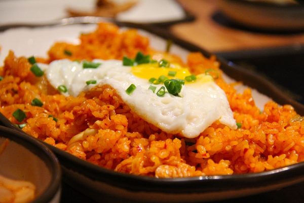  不要空腹吃辣，并不过量，是不会刺激胃的。图为韩国泡菜炒饭。（图片：Pixabay）