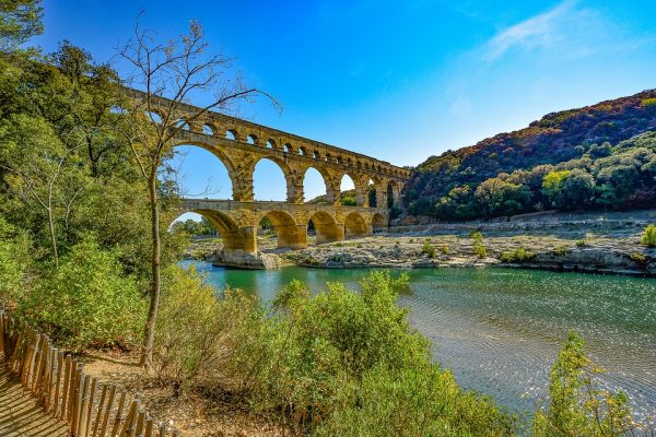 法国南部嘉德水道桥(图片来源：pixabay）