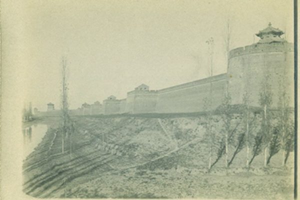1908年的西安城墙，传教士John Shields所摄 (图片:公有领域)