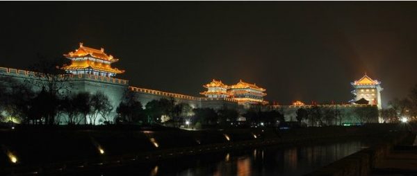 明西安府城墙夜景 (图片:公有领域)-