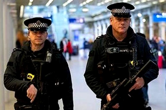 英国警察不是中共公安是香港警察学习的对象| 香港警察| 英国警察| 中共