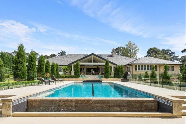 悉尼一栋成交价1085万澳元的豪宅据称已在大陆女富豪周群飞夫妇名下 网络图片