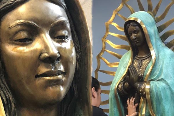 美国一圣母玛利亚雕像近日突然开始流泪，还散发出似玫瑰的香味。（youtube视频截图/SOH合成）