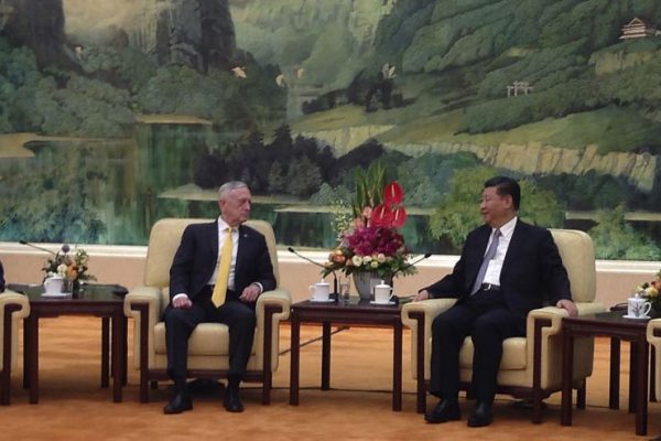 美国防部长马蒂斯与中国国家主席习近平在人民大会堂会面 图片AP