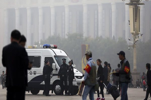 北京的天安门广场毛泽东纪念堂等14处遗产点将申报世界遗产名录 遭到网络质疑 AP
