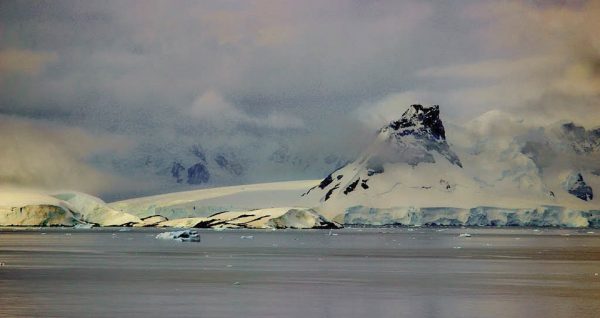 南極冰川下面有一個活躍的火山熱源（圖片來源: pixabay
