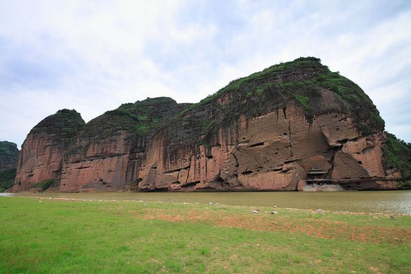  江西龙虎山仙水岩崖墓群（图片：维基/Zhangzhugang）