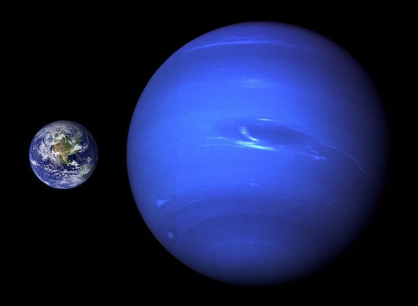 800px neptune earth size comparison