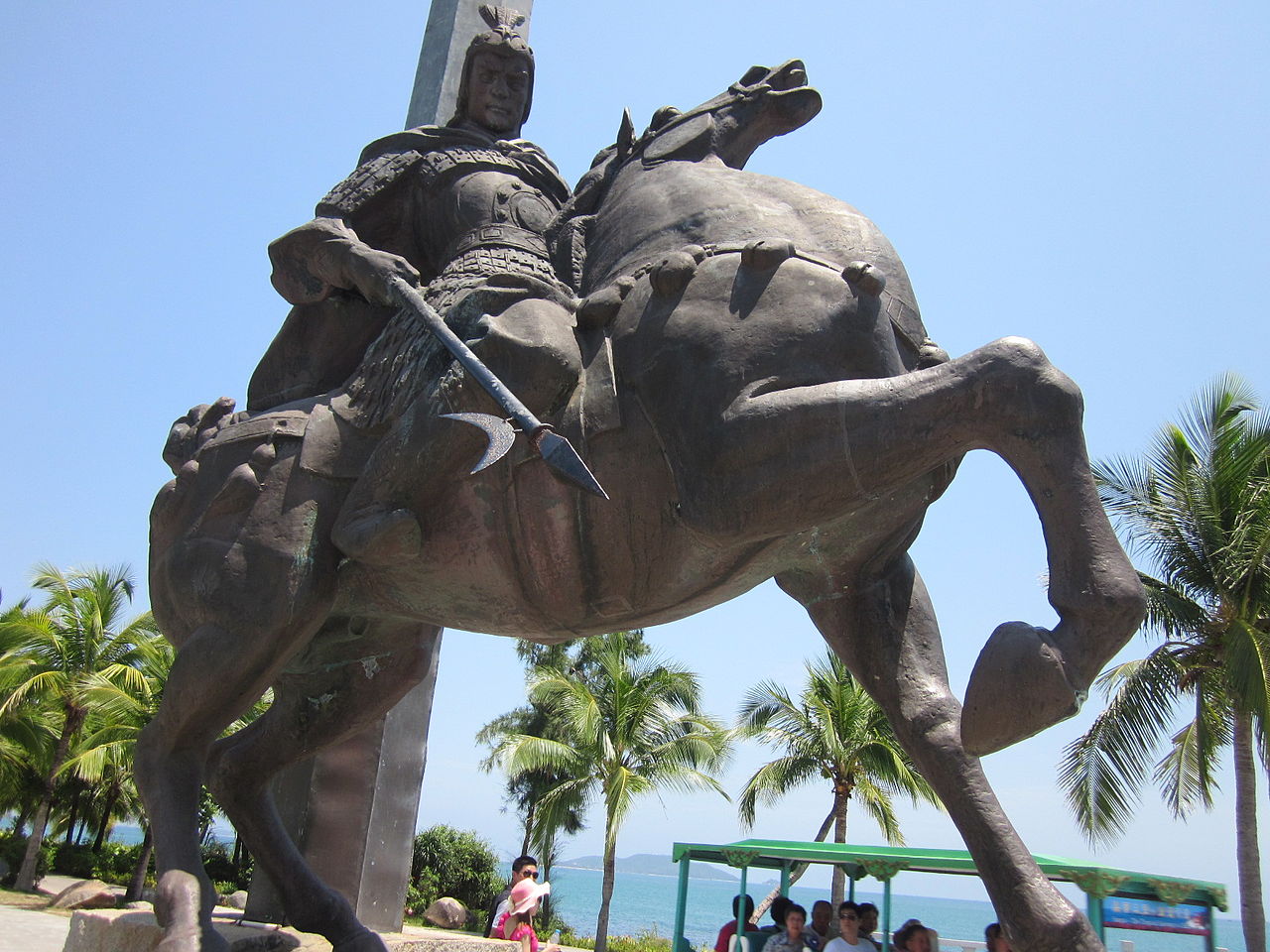三亚天涯海角的马援雕塑。（Huangdan2060/维基）