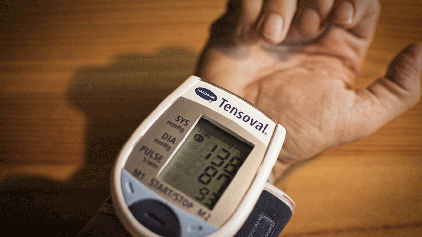 监测血压（图片：pixabay）