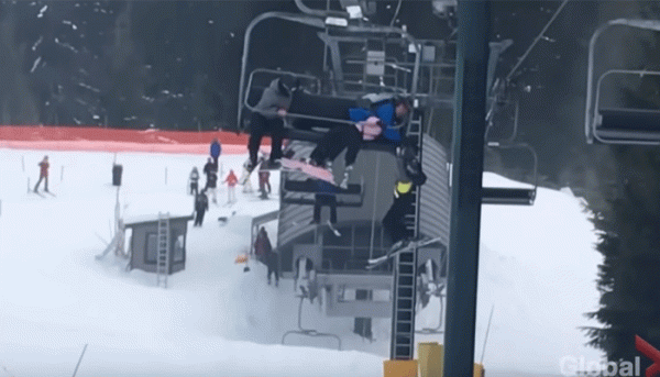 惊魂一刻 8岁男孩险从高空缆车上跌落 命悬一线幸遇5名少年联手智救 感动 少年救援 男孩跌出缆车 加拿大少年英雄 加拿大滑雪场事故