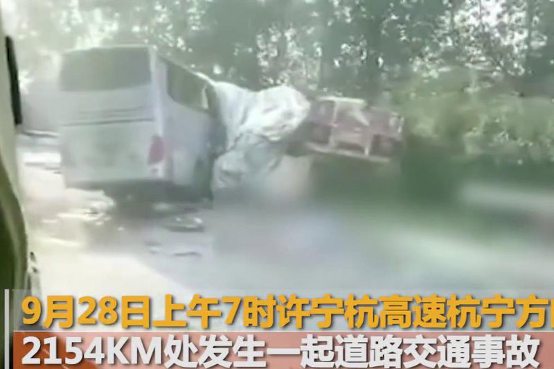 大客車突然爆胎江蘇交通事故死36人傷36人 高速公路 江蘇 宜興 車禍 希望之聲