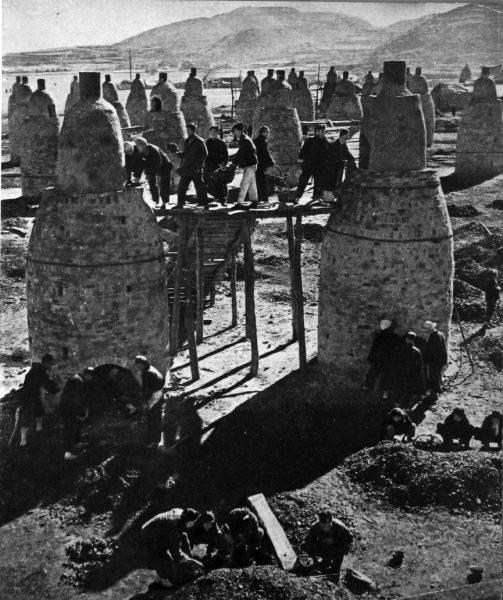  1958年10月中旬拍攝的土高爐。（圖片：張青雲/《中國攝影藝術選集》(1959) p11）