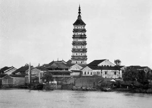 安徽省安庆迎江寺内的镇风塔，摄于1917年-1919年之间。（图片：甘博摄影）