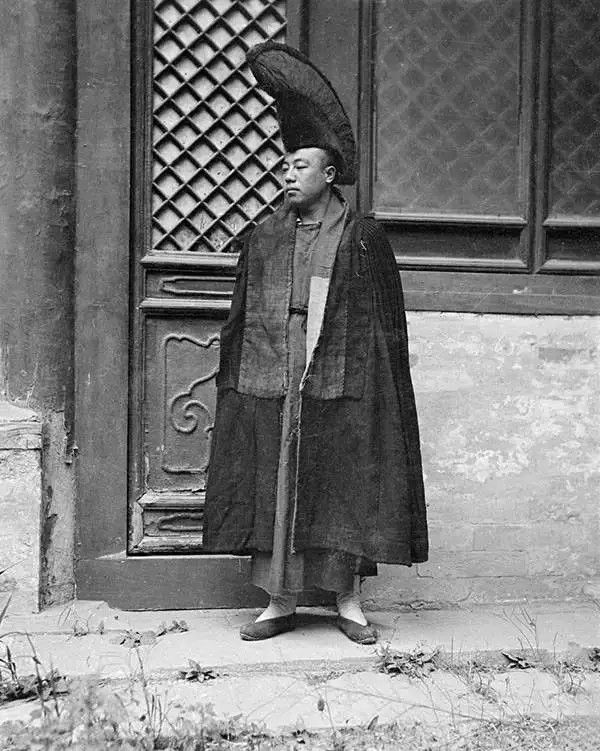 北京的一个喇嘛，摄于1917年-1919年之间。（图片：甘博摄影）