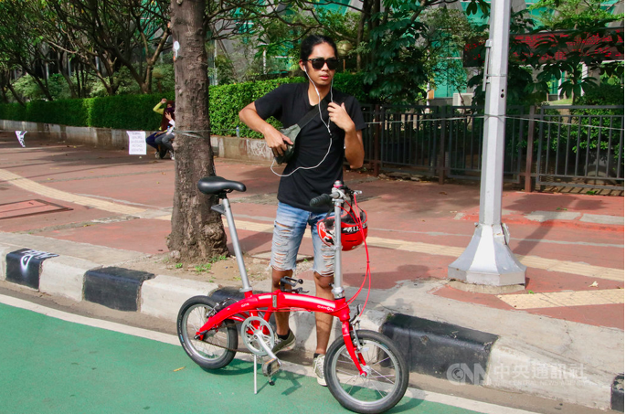印尼民衆喜愛買摺疊式腳踏車