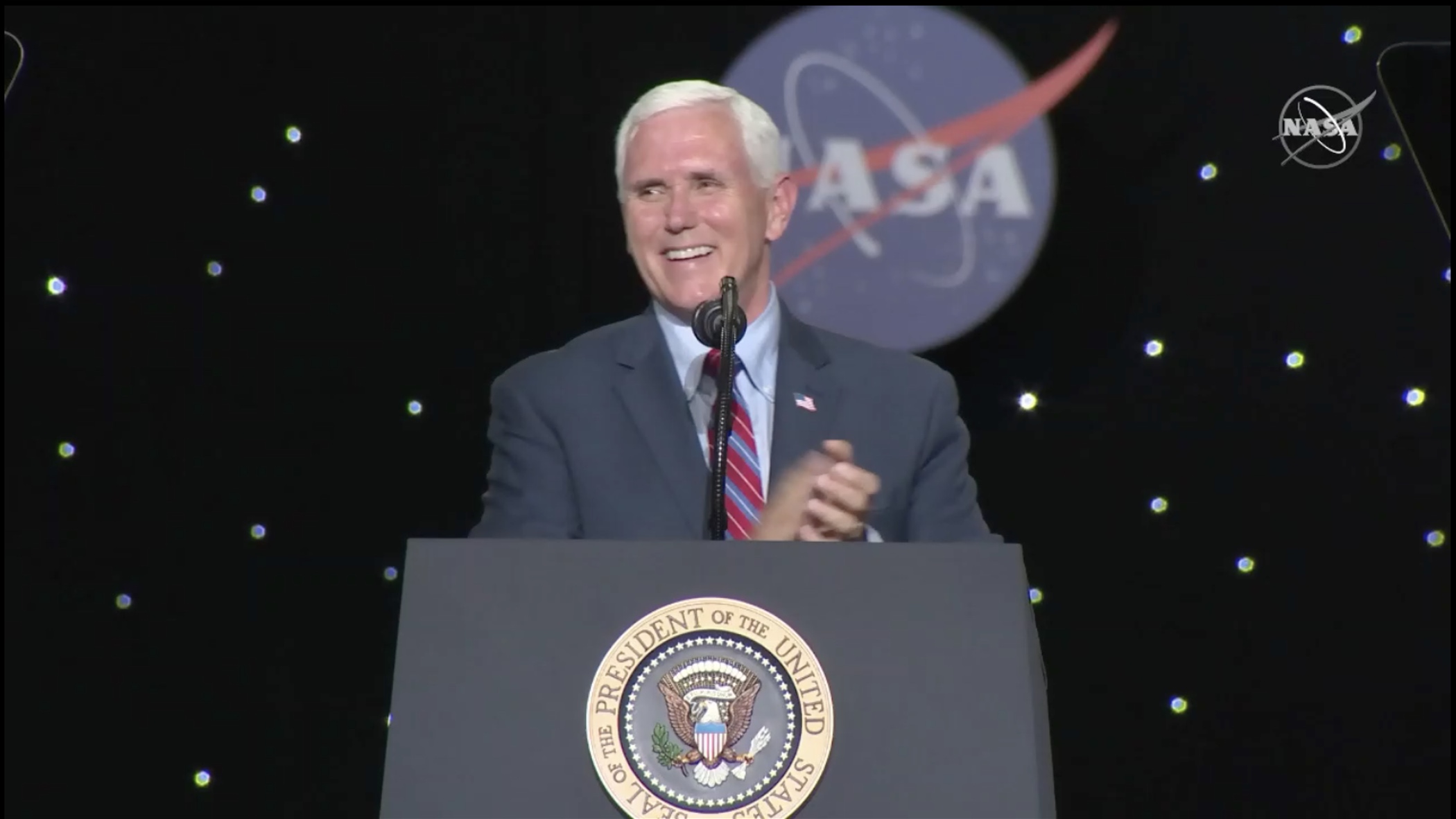 美國國家太空委員會主席彭斯副總統在火箭升空現場