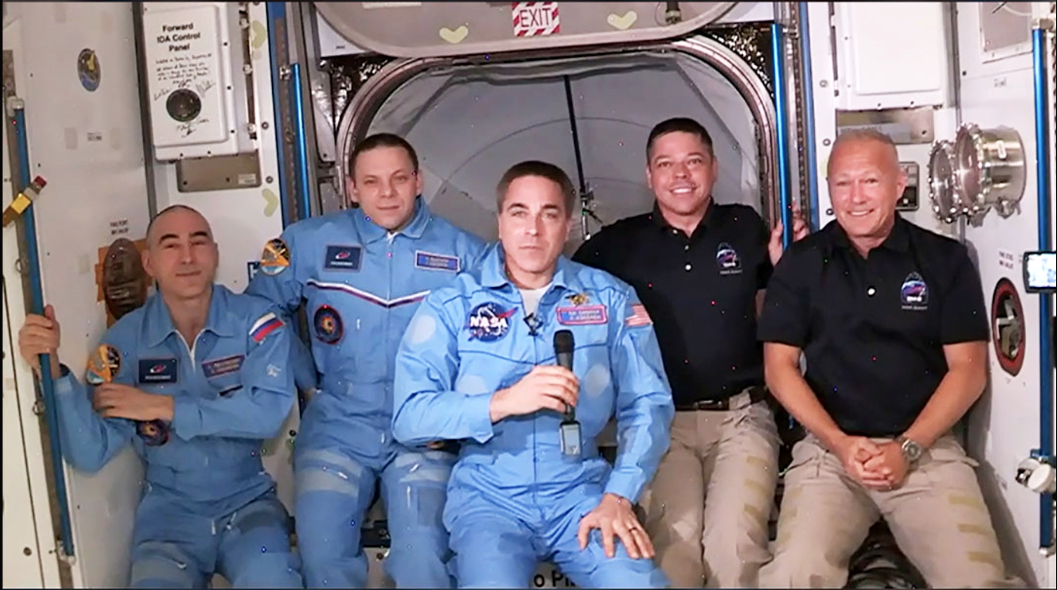 SpaceX飛龍太空船宇航員已經和國際太空站對接成功，同太空站宇航員回合