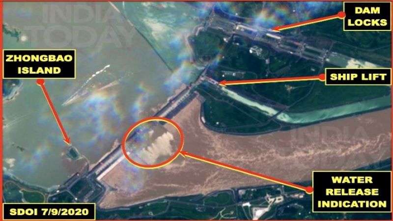 衛星圖像顯示，7月9日三峽大壩一度打開全部閥門排水（今日印度衛星圖片）