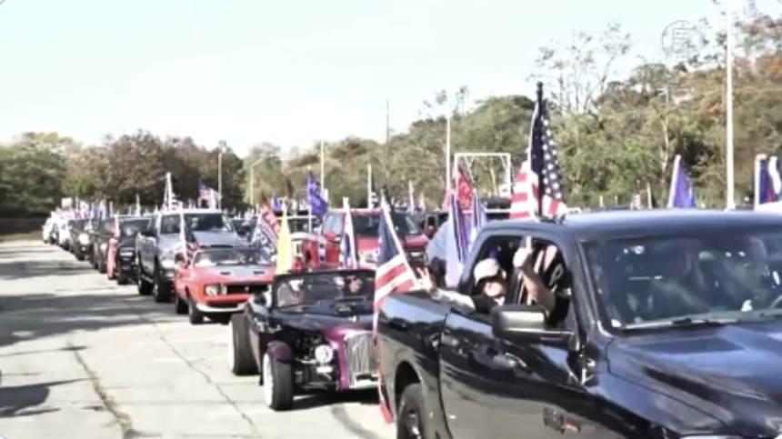 支持美国总统川普连任的车队大游行