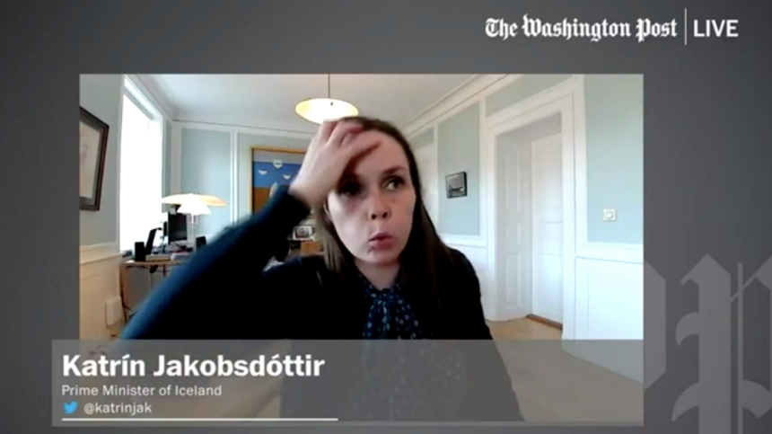 突然发生的剧烈地震，让萤幕前的女总理脸色一变，惊呼“我的天哪，这是地震。” 随后恢复淡定，笑言“这就是冰岛”，并继续完成了方才被地震打断的问题。（网络截图）