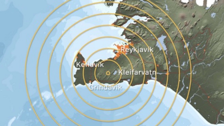 当地时间10月20日，冰岛国家广播电台和电视台（RUV）报道，地震发生在克莱瓦湖以西6公里处，在格林达维克东北14公里处。（网络截图）