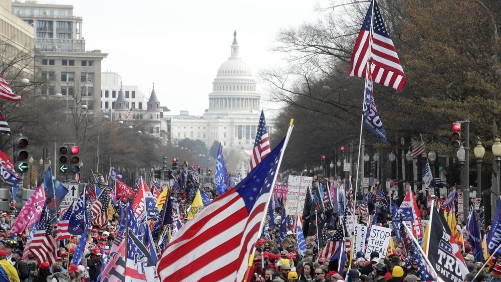 图为12月13日，川普支持者齐聚华府参加反对窃选游行。（图片来源：AP）