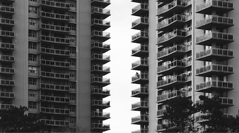 房价暴跌燕郊房主白“交房”专家：经济崩溃的先兆燕郊房东| 送货上门| 房价暴跌|