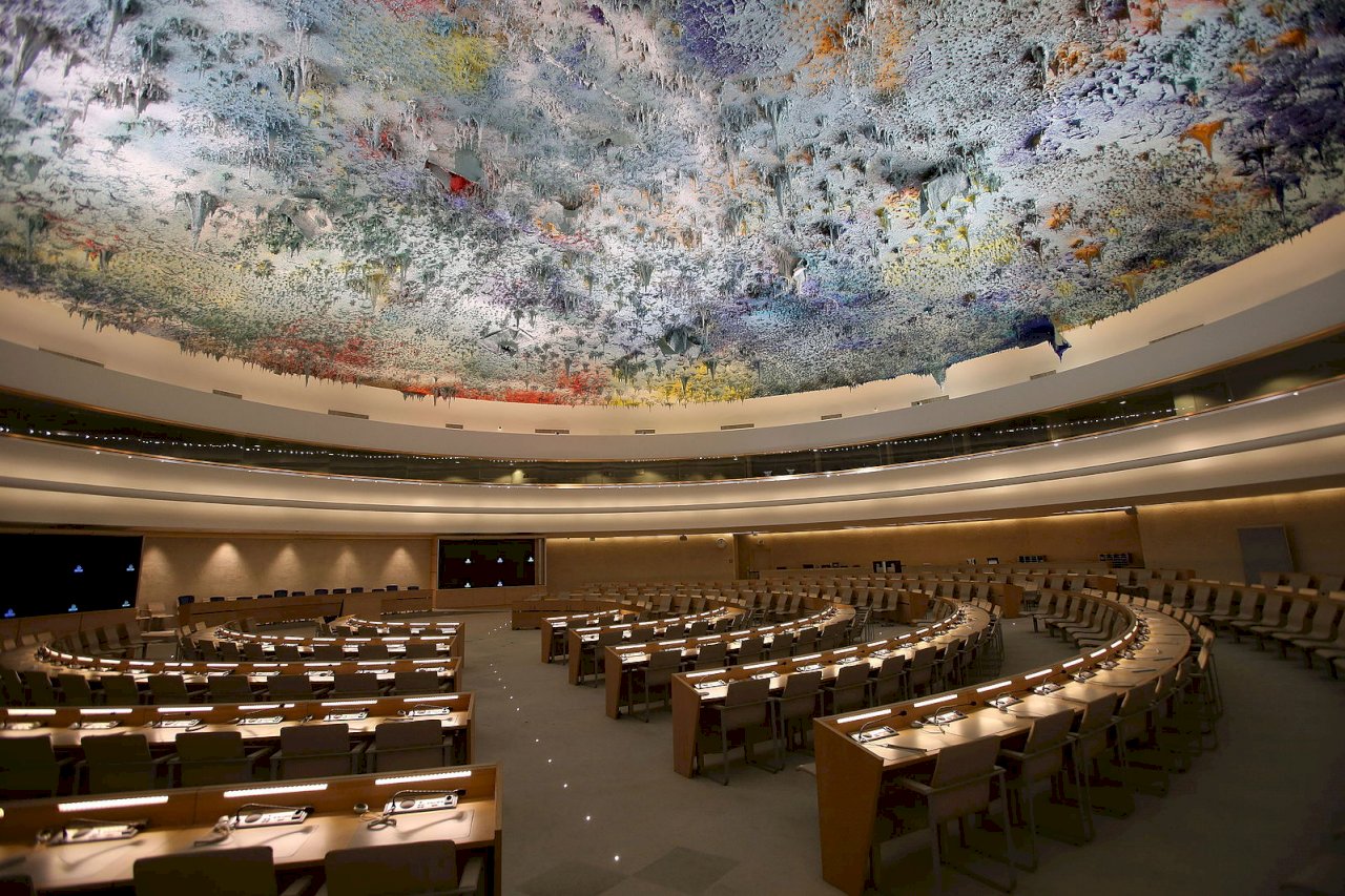 聯合國人權理事會24日通過決議案，對緬甸上個月政變以來“不成比例的動用武力”發出警訊，並推動在緬甸設立聯合國的人權辦公室。