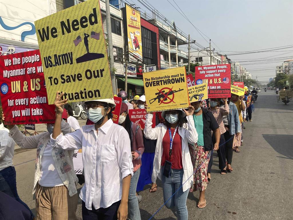 路透社報導，緬甸民衆認爲北京當局一直在支持2月1日政變奪權的緬甸軍政府。
