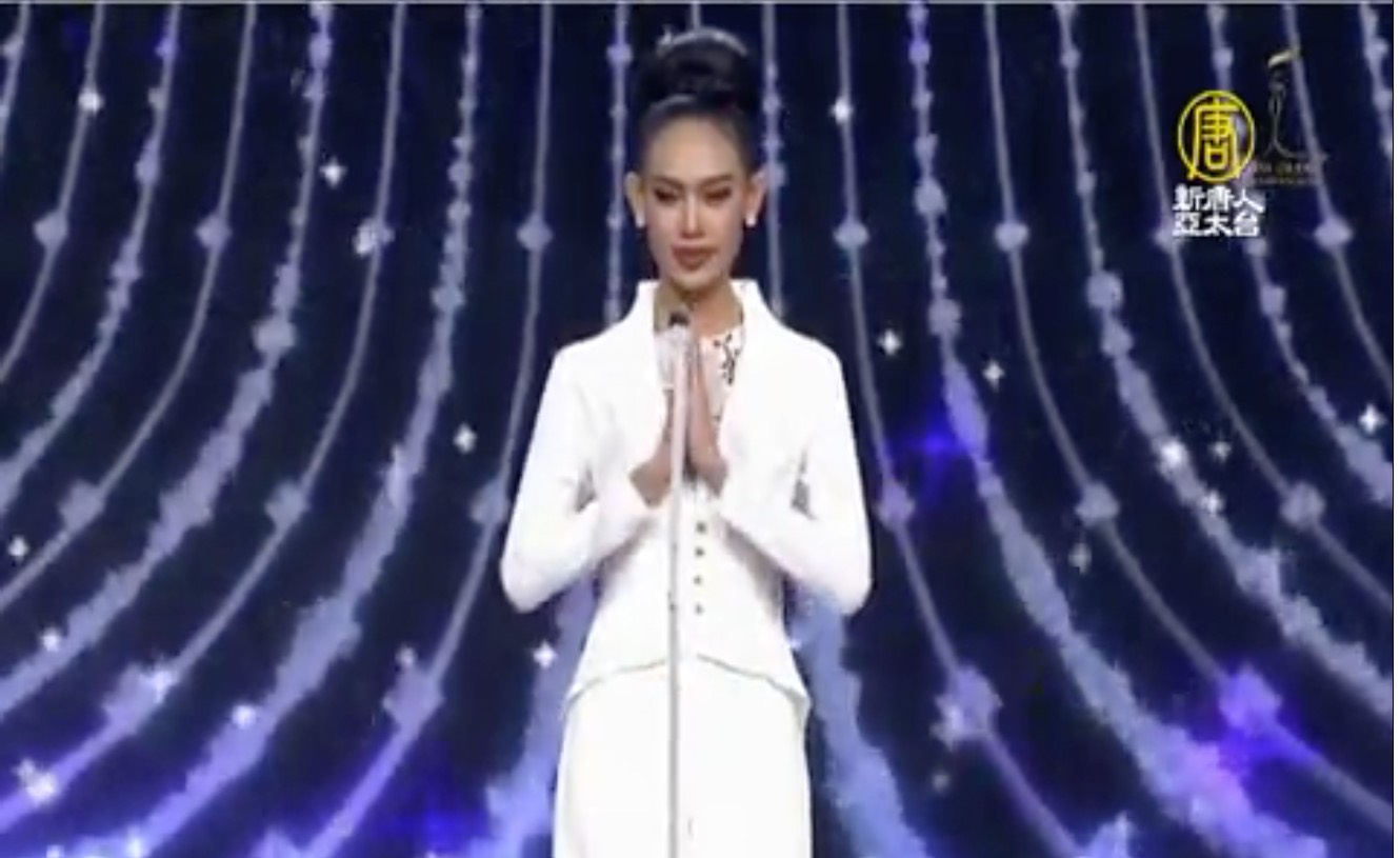 正在泰国曼谷参加国际万国小姐选美比赛的缅甸佳丽韩蕾（Han Lay）在摄影机前泪洒赛场，双手合十恳求国际社会救援正处于苦难中的国家。