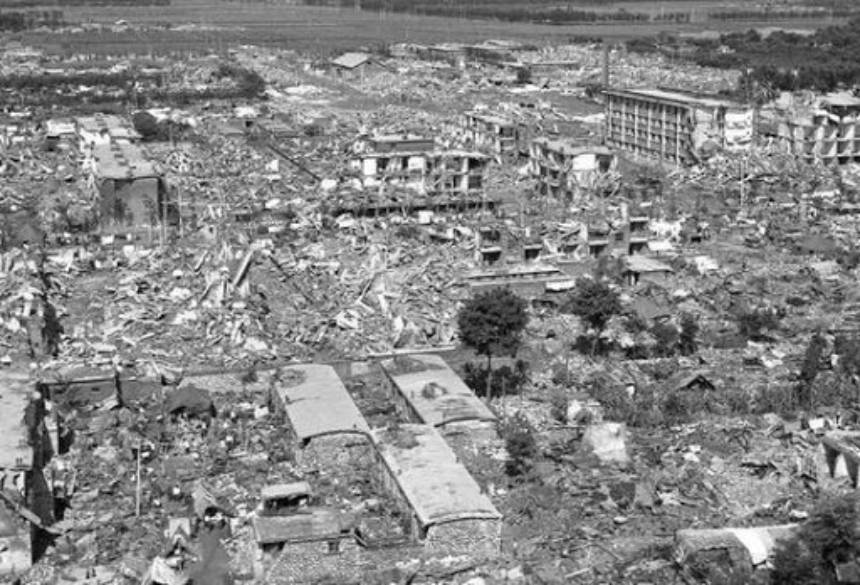 Tình trạng thành phố sau trận động đất ở Đường Sơn. (Ảnh: Internet)