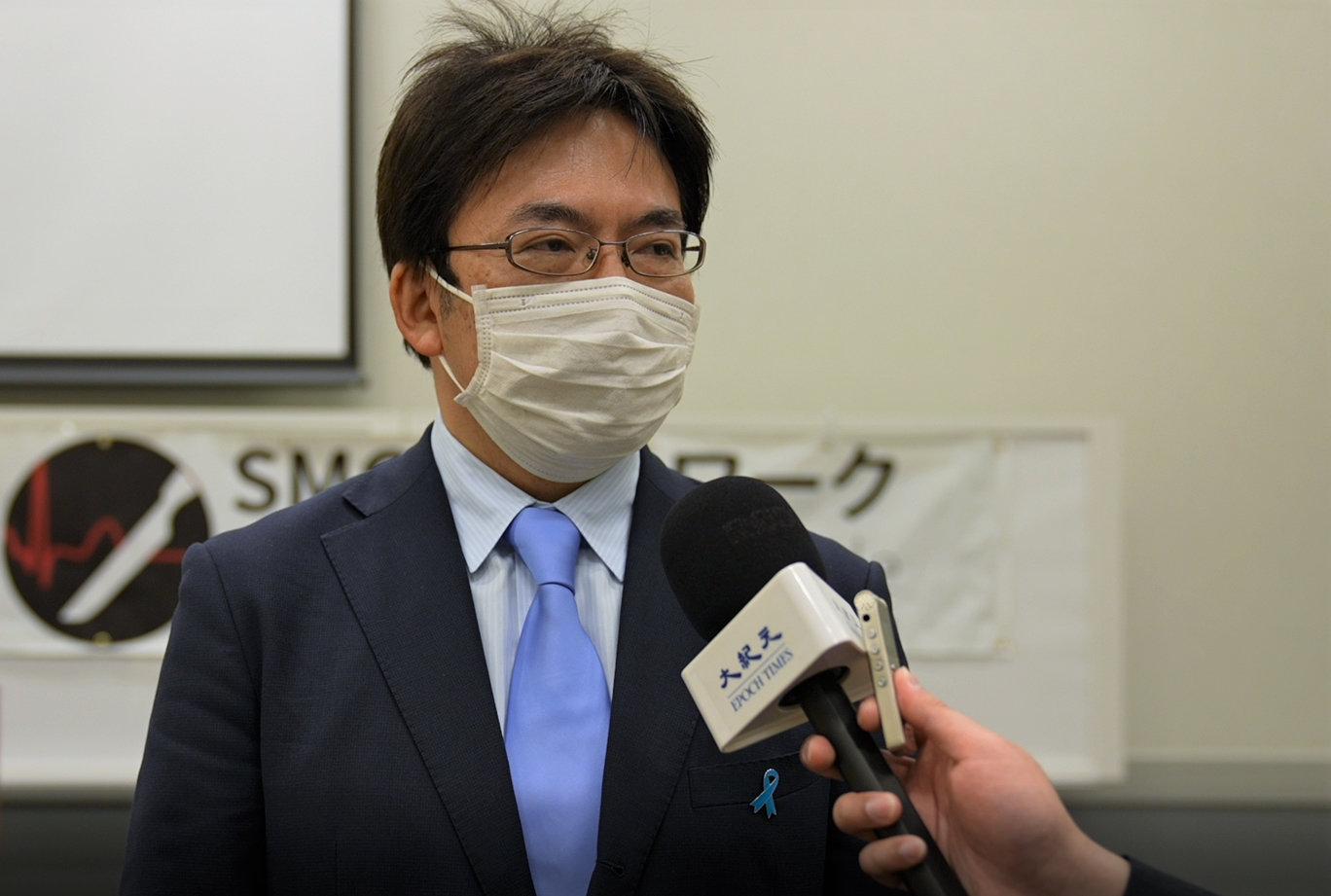 逗子市議員丸山治章說，以中國器官移植問題爲主的意見書在日本各地的87議會中得以通過。（清雲／大紀元）