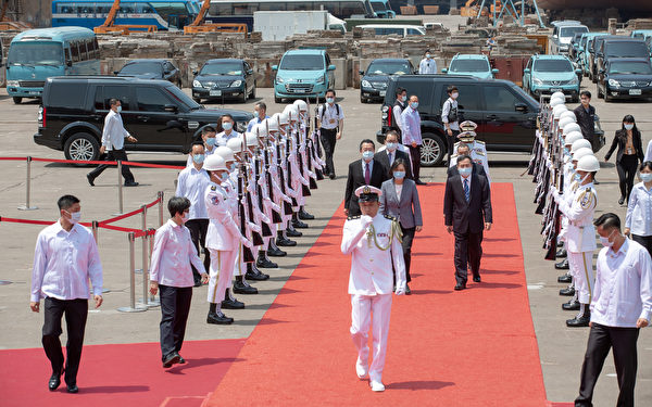 2021年4月13日中華民國總統蔡英文出席“海軍新型兩棲船塢運輸艦命名暨下水典禮”資料照。