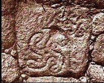 葡萄牙山区发现的近似“卍”字图形（网络图片）