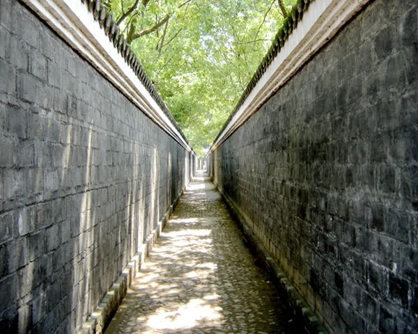 安徽桐城六尺巷（图片：Yellowye/维基，CC BY-SA 3.0）